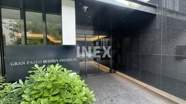 横浜市中区翁町２丁目の賃貸マンションのエントランス