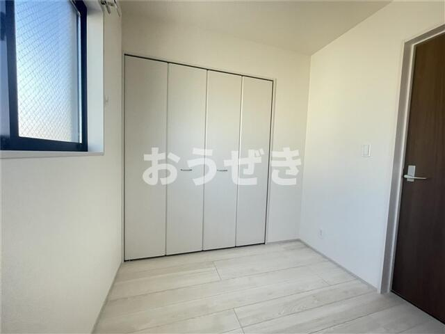 リーブルファイン足立南花畑の洋室