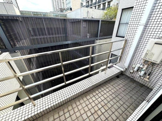 TRUST VALUE 赤坂のバルコニー