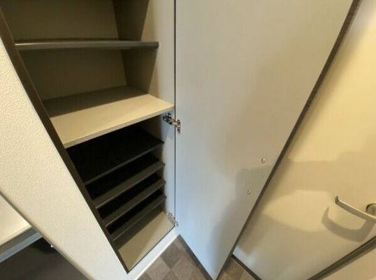 エステイトE森ノ宮の玄関