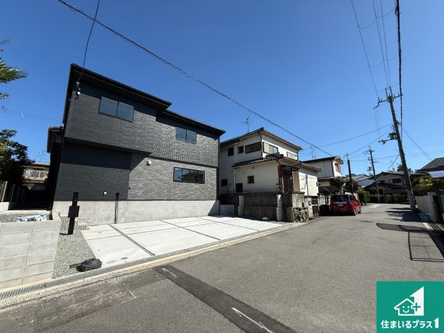 ◆3(土)4(日)現地説明会！羽曳野市羽曳が丘西　第2期　新築一戸建ての前面道路含む現地写真|周辺は閑静な住宅街！前面道路広々で車の出し入れも便利です。駐車が苦手な方でも安心して車庫入れできます！