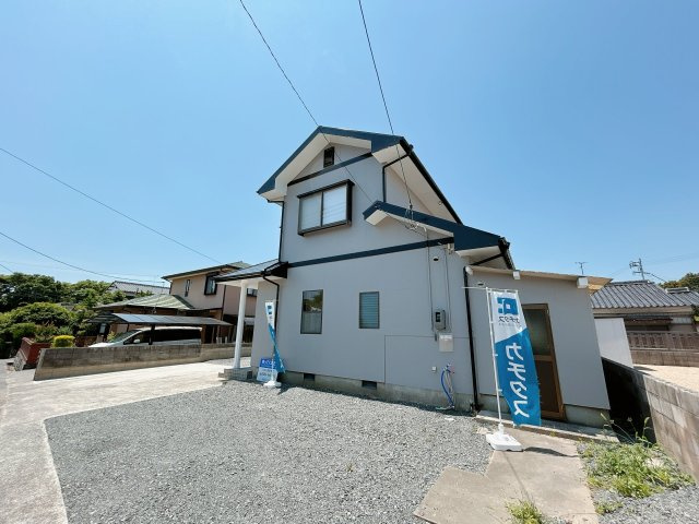 宇部市草江３丁目　戸建ての前面道路含む現地写真|外壁・屋根塗装が完了しています。