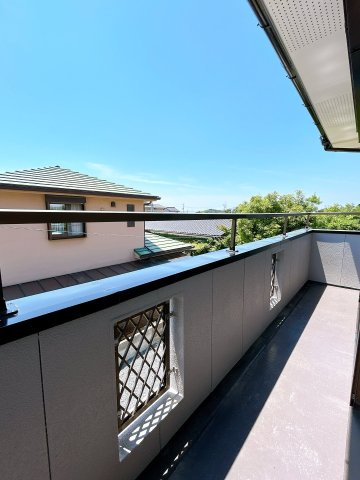 宇部市草江３丁目　戸建てのバルコニー|2階の南側のお部屋にベランダがあります。