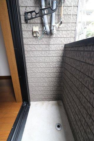 福岡市南区多賀１丁目のアパートのバルコニー