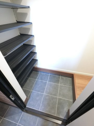 LUNIGHT都賀の玄関