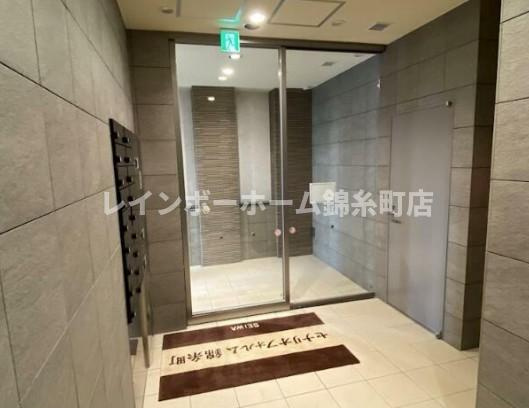 墨田区亀沢３丁目の賃貸マンションのエントランス