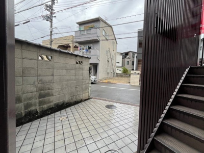 【エントランス】 | 八番館