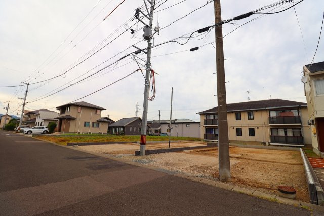 【前面道路含む現地写真】 | Blooming　Garden　西中央3丁目　1号棟