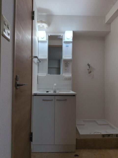 赤羽台四丁目住宅の独立洗面台