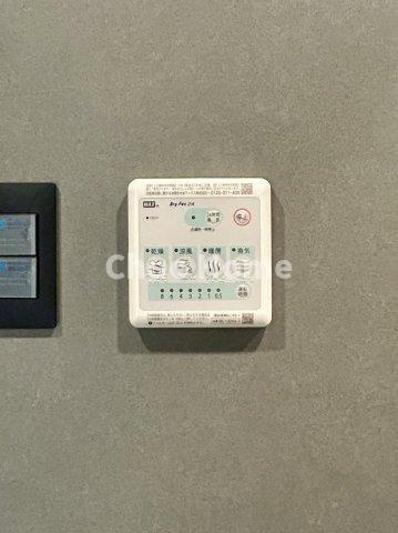 サンパレス小岩の冷暖房・空調設備|【浴室乾燥機】暖房・冷風・換気・乾燥が可能です。毎日を快適に過ごせるうれしい機能が揃っています。雨の日の洗濯物も安心です。