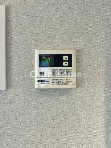 サンパレス小岩の発電・温水設備|【給湯リモコン】外での一日を忘れさせてくれるオートバス機能でお好みの湯量・温度に調整された浴槽。