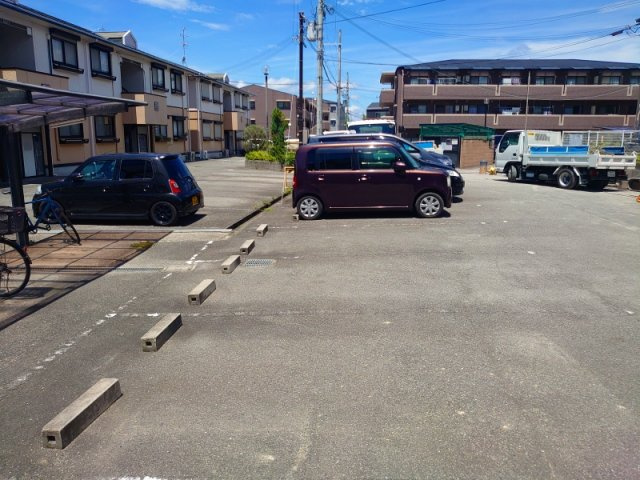 日恵ハイツＢ棟の駐車場