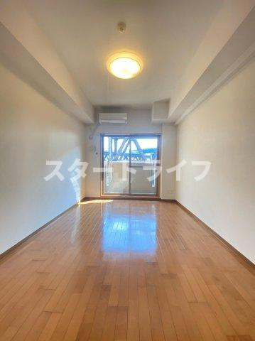 大阪市東淀川区淡路３丁目の賃貸マンションの居間・リビング