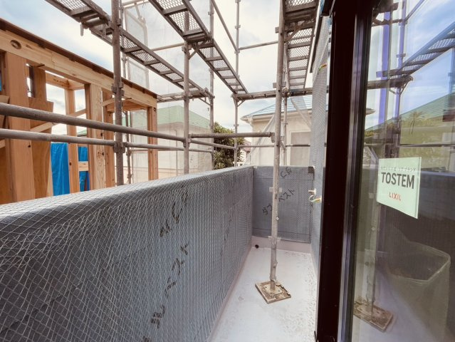 【バルコニー】 | 練馬区向山３丁目　新築戸建て　B号棟 | 【A号棟建築中】洗濯物や布団も干せる暮らしに便利なバルコニー