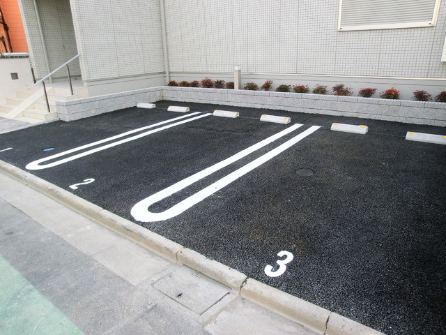 Ｄ－ｒｏｏｍエクウスの駐車場|敷地内駐車場あり！(要空き確認)
