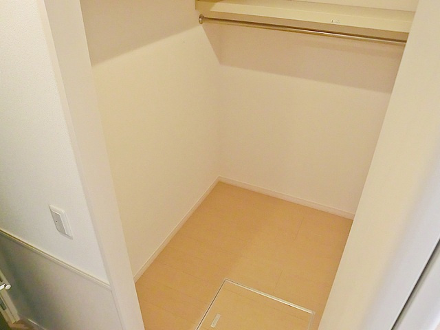 Ｄ－ｒｏｏｍエクウスの収納|収納力のあるウォークインクローゼット！