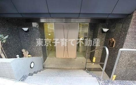 ロイヤルタワー春日のエントランス