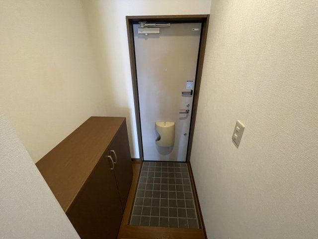 ウイング・パストラルの玄関