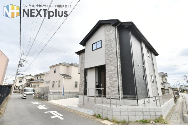 蓮田市緑町１５期の前面道路含む現地写真