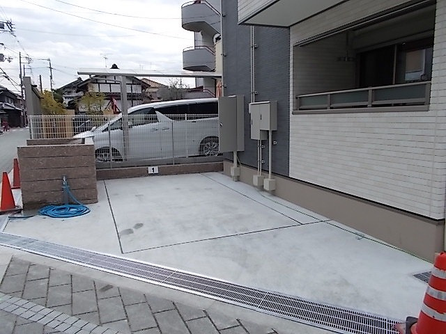 アーバンソレイユの駐車場