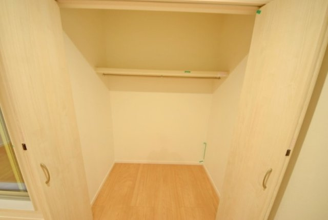 流山市南流山６丁目のアパートの収納