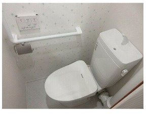 東陽町住宅のトイレ|落ち着いた色調のトイレです