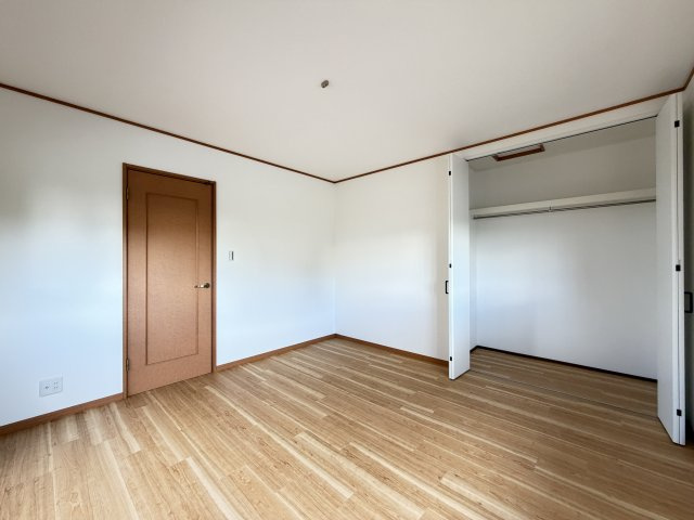 香芝市下田東3丁目の寝室|洋室8帖　クローゼット付き
