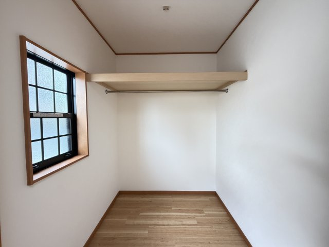香芝市下田東3丁目の収納|洋室6帖のウォークインクローゼット