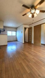 中古戸建　四條畷市北出町（平成13年築）のその他|陽当り良好、明るいひかりがさす広々LDK