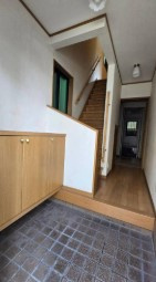 中古戸建　四條畷市北出町（平成13年築）のその他|シューズボックス付き、ゆとりを感じる玄関