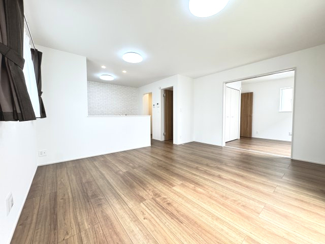 ハートフルタウン前橋市山王町1丁目22番　A号棟の居間・リビング|【イメージ画像】16帖のリビング！カウンターキッチンなのでお料理をしながら会話もできます。
夕食の支度をしながら、お子様の様子も見られて自然と会話も増えますよ♪
