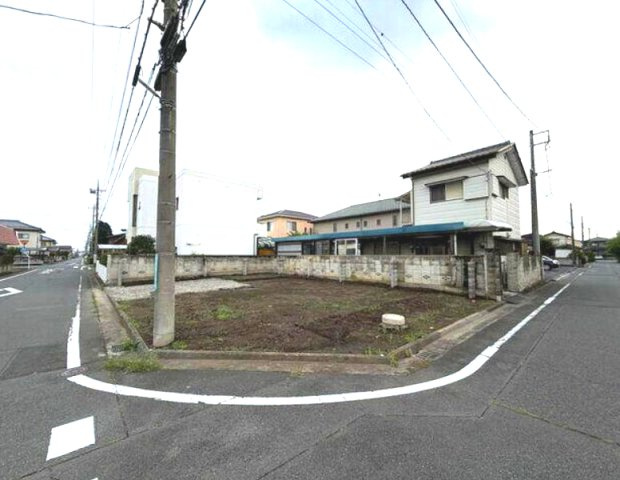 ハートフルタウン前橋市山王町1丁目22番　A号棟の前面道路含む現地写真|角地で陽当たり良好です。