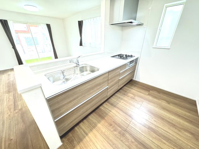 ハートフルタウン前橋市山王町1丁目22番　A号棟のキッチン|【イメージ画像】人気のカウンターキッチン採用です☆
コンロも３口ご用意しています！調理スペースも広くストレスなくお料理できます。
浄水器つきなので美味しいお水も飲めますよ♪
