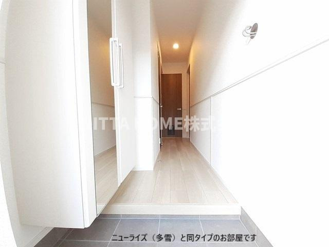 豊岡市伏のアパートの玄関|【完成イメージ】全身ミラー付きのシューズボックスが付いています☆