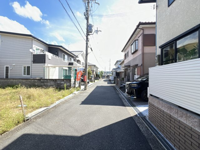 売土地　橿原市葛本町の前面道路含む現地写真