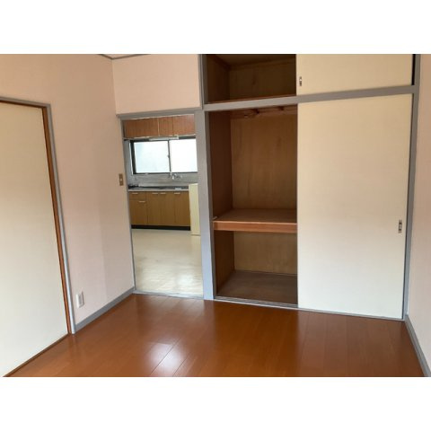 内装は落ち着いています