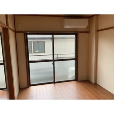 ゆったり過ごせる居間です
