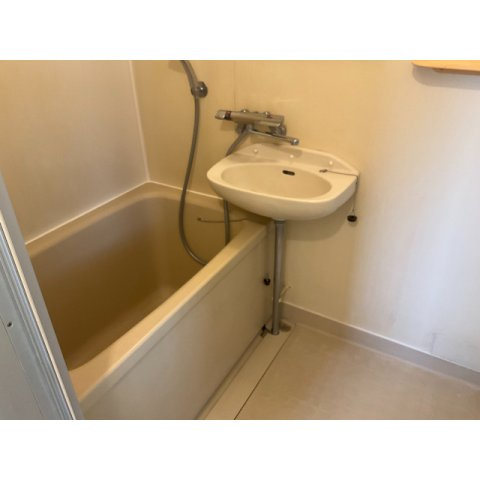 日々の疲れを癒すお風呂付です