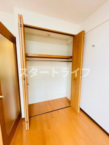 大阪市淀川区木川東２丁目の賃貸マンションの収納
