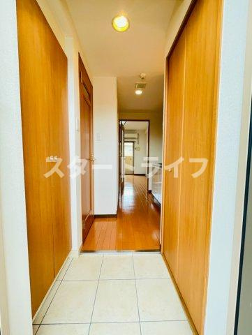 大阪市淀川区木川東２丁目の賃貸マンションの玄関