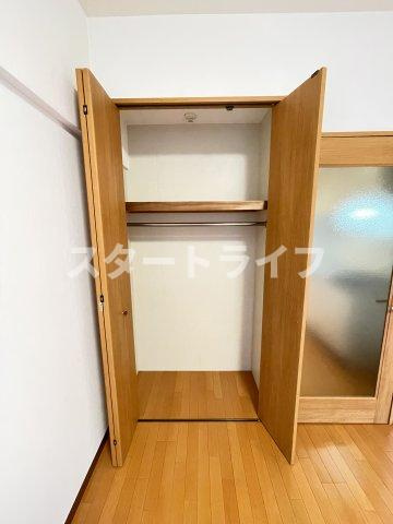 大阪市淀川区木川東２丁目の賃貸マンションの収納