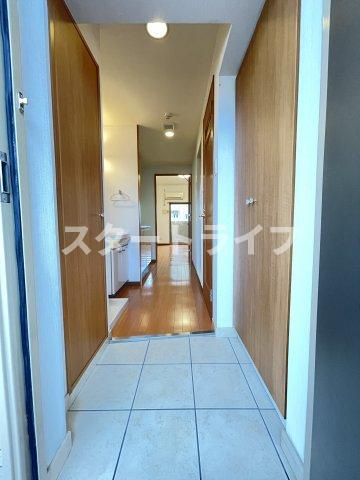 大阪市淀川区木川東２丁目の賃貸マンションの玄関