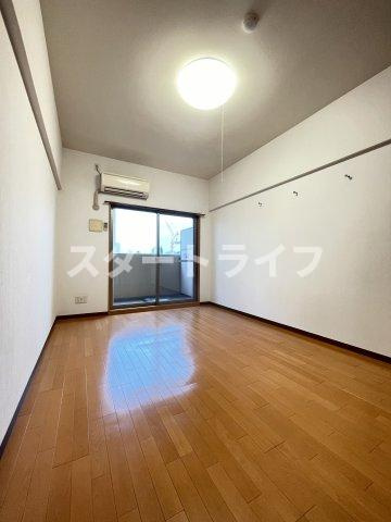 大阪市淀川区木川東２丁目の賃貸マンションの居間・リビング