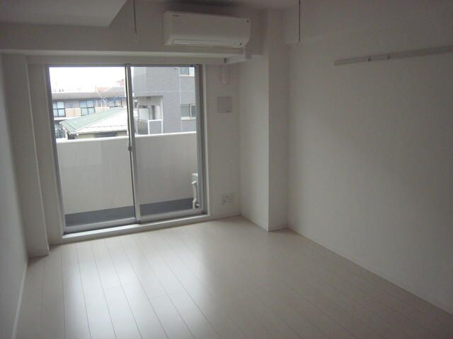 国分寺市本町３丁目の賃貸マンションの居間・リビング