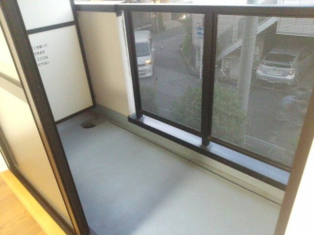 バルコニーからの眺めを楽しみながら食事をしませんか