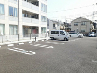 車をお持ちの方に嬉しい駐車場付きの物件です