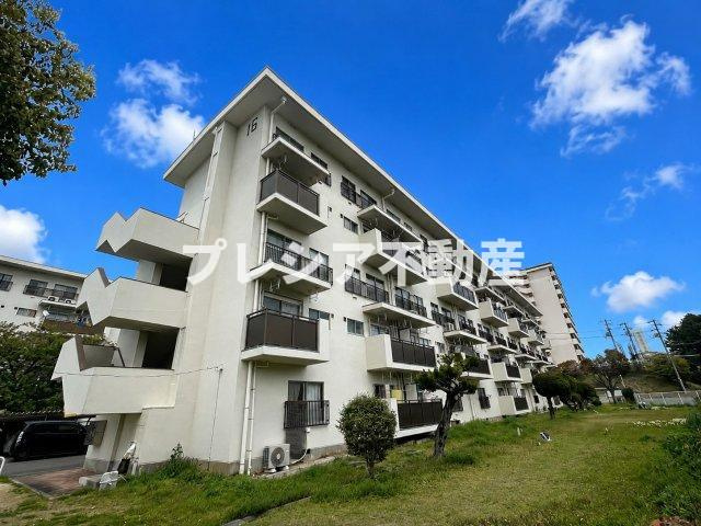 松が丘住宅16号棟の外観