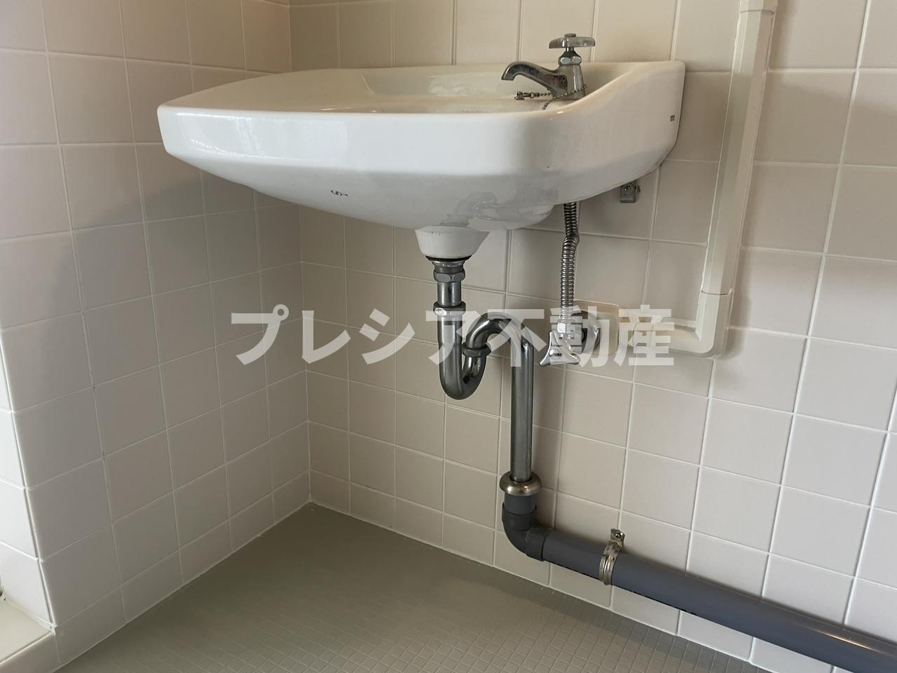 松が丘住宅16号棟の洗面所