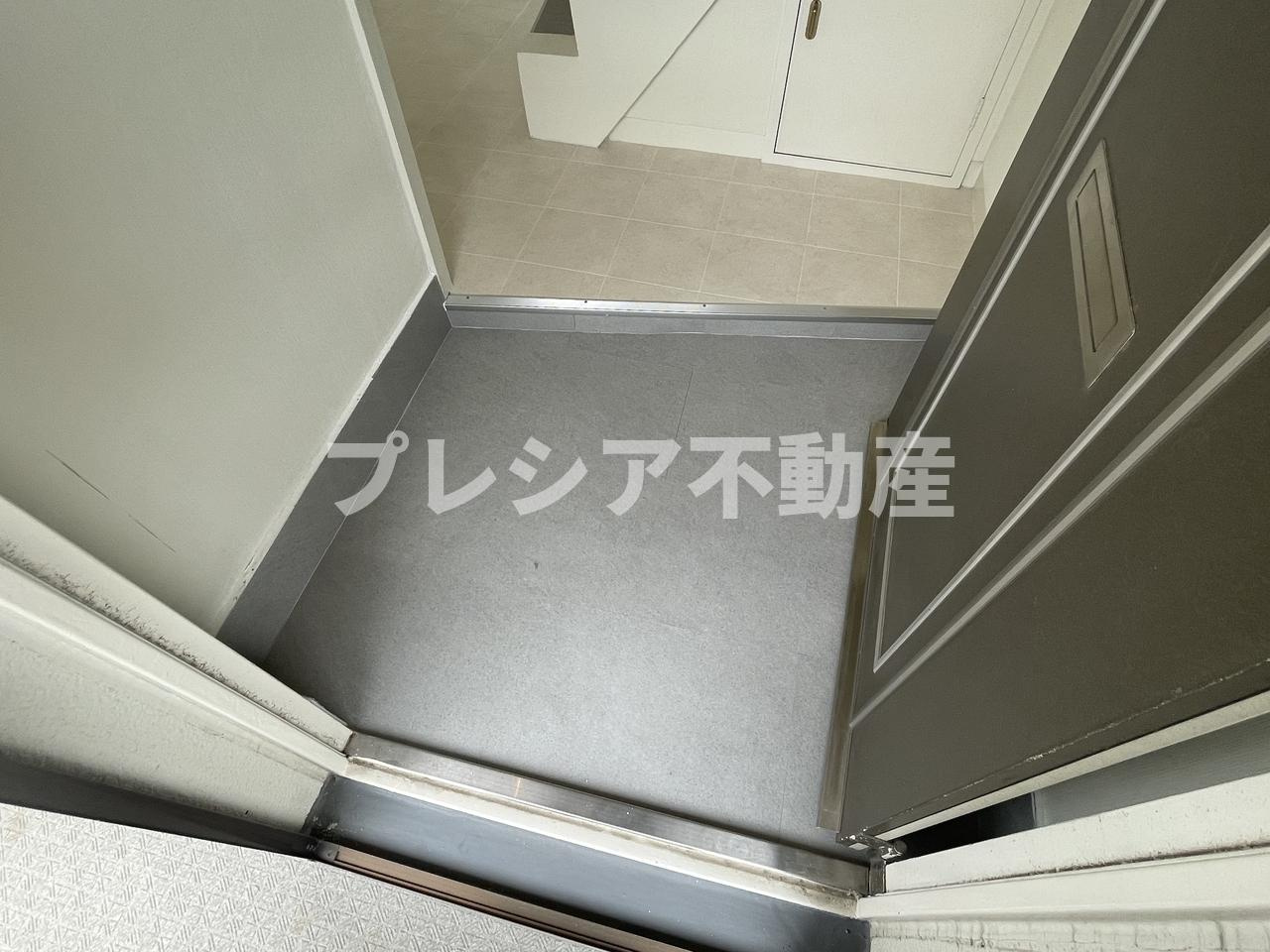 松が丘住宅16号棟の玄関