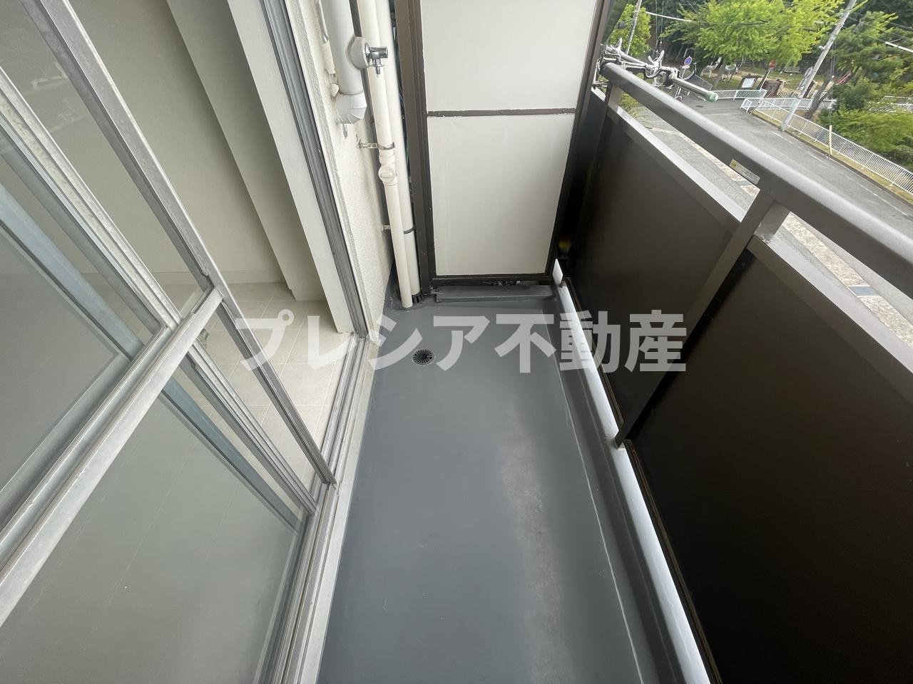 松が丘住宅16号棟のバルコニー